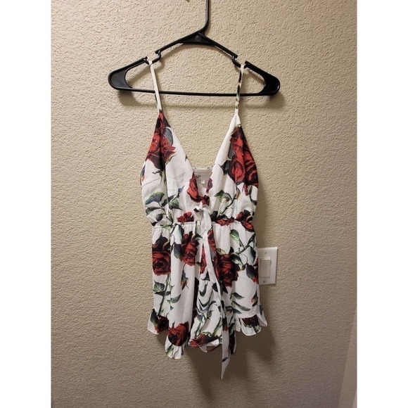 by the way. Pants - By The Way, White And Red Floral Shelby Front Tie Romper Size Small
